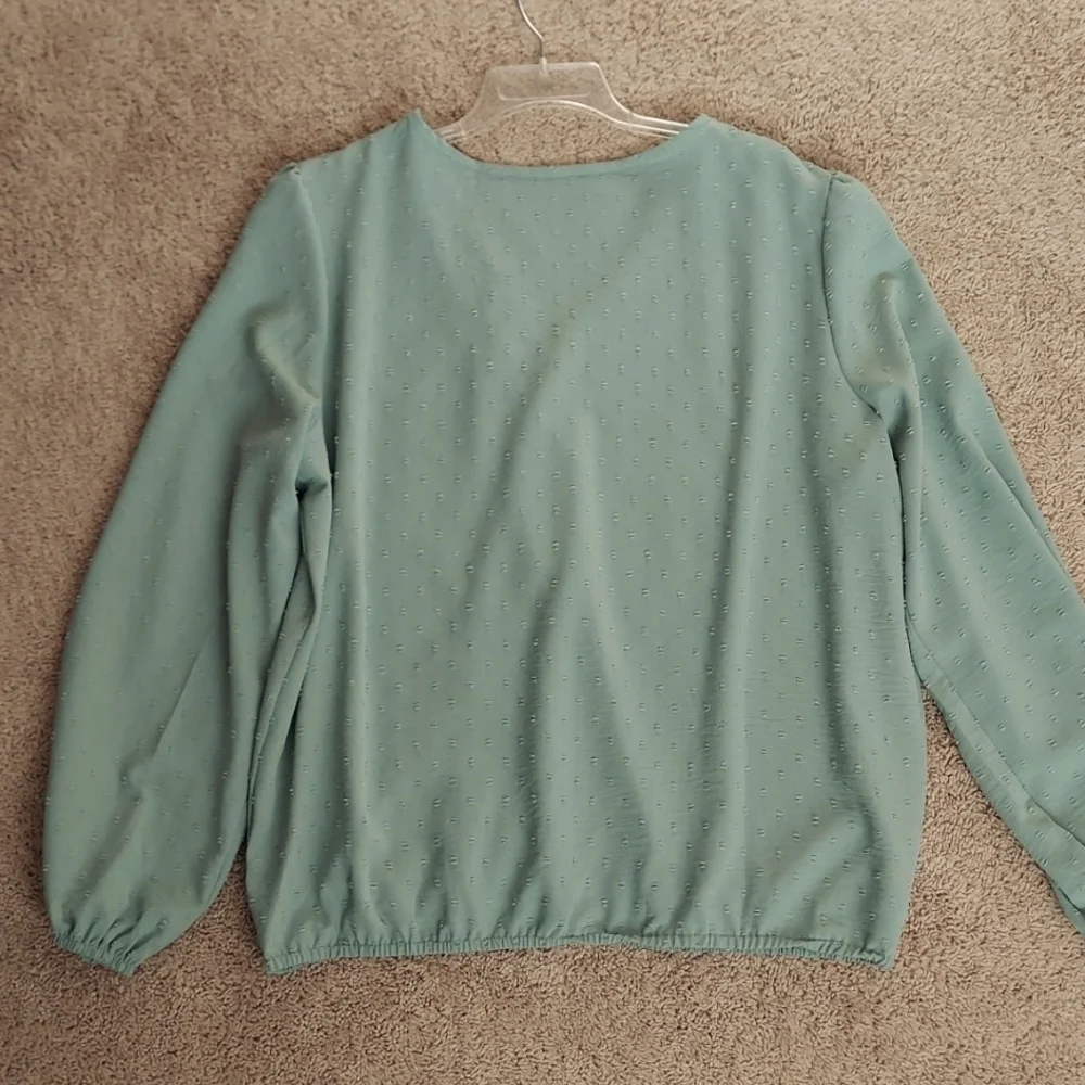 New. Elegant blouse. Size 2XL - Picture 5 of 6